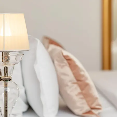 Hotel Le Premier 5*