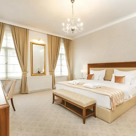 Hotel Le Premier 5*